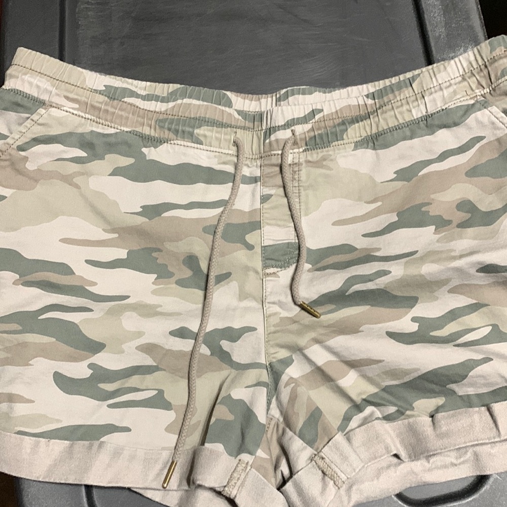 Slip on Camo Shorts
